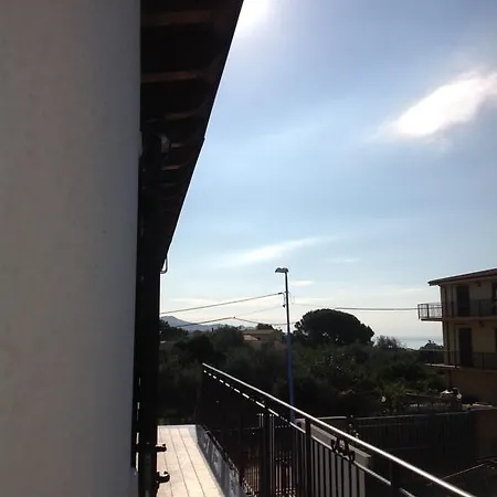 Luiza סן לאונה