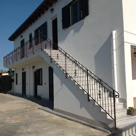 Luiza סן לאונה